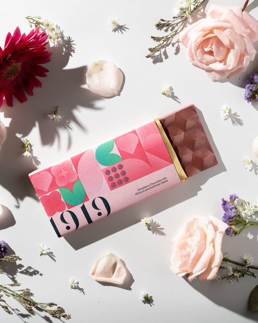 [PRE-ORDER] Strawberry Chocolate with Hibiscus and Sunflower Seeds - (FEB.9)